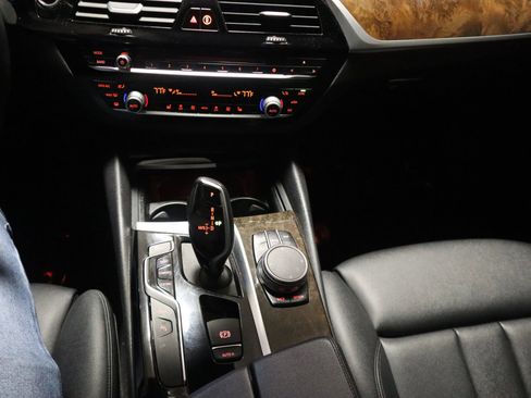 Used 2019 BMW 530e w/ Convenience Package image 14