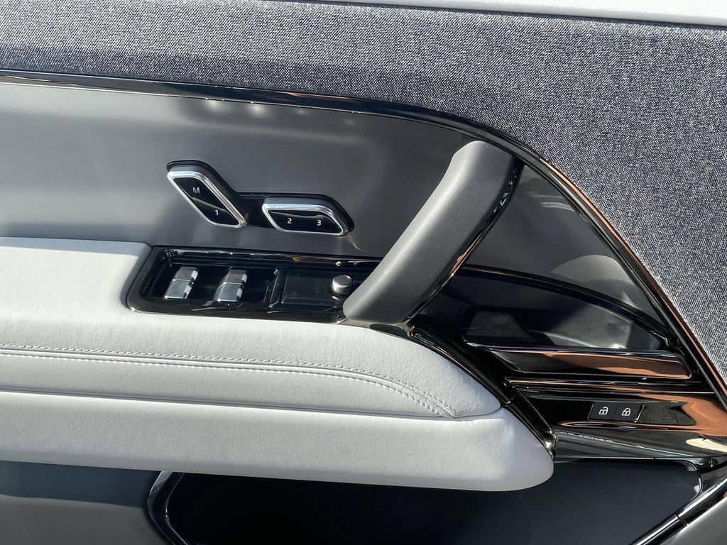 New 2027 Land Rover Range Rover Sport SE AWD/4WD image 31