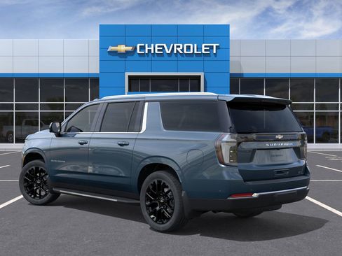 New 2026 Chevrolet Suburban LT image 3