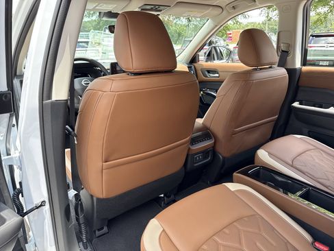 New 2026 Nissan Pathfinder Platinum FWD image 19