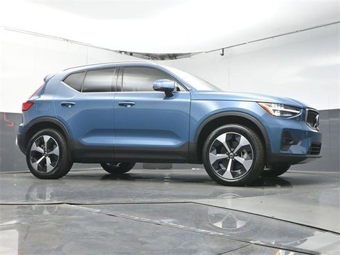 Certified 2024 Volvo XC40 B5 Plus w/ Protection Package Premier image 33