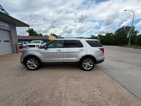 Used 2015 Ford Explorer Limited w/ Equipment Group 302A FWD image 3