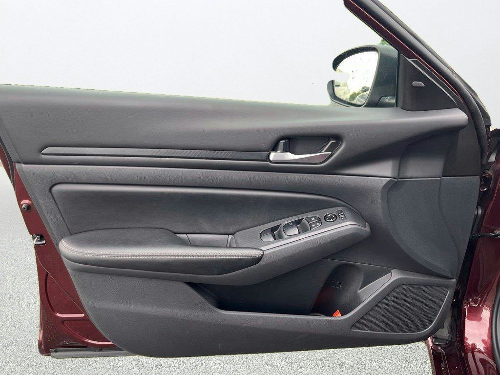 Used 2025 Nissan Altima 2.5 SV FWD image 9