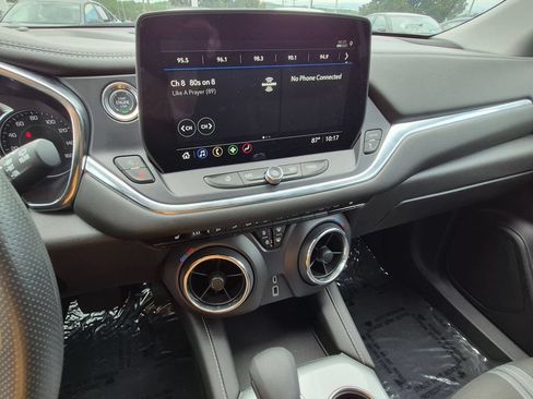 Used 2025 Chevrolet Blazer LT FWD image 16