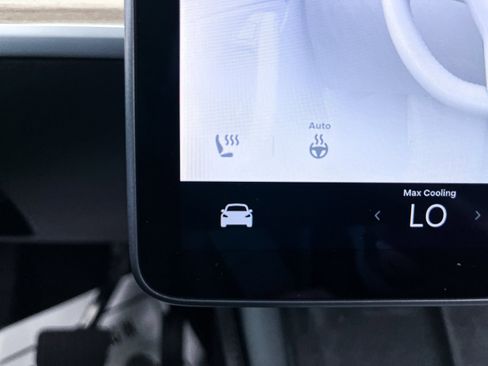 Used 2021 Tesla Model Y Long Range image 22