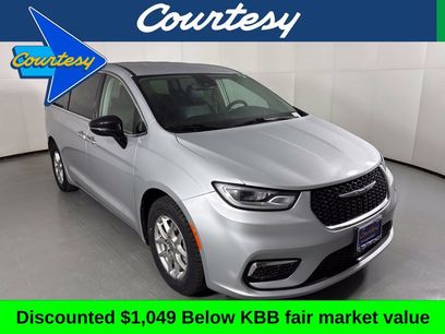 Used 2024 Chrysler Pacifica Touring-L