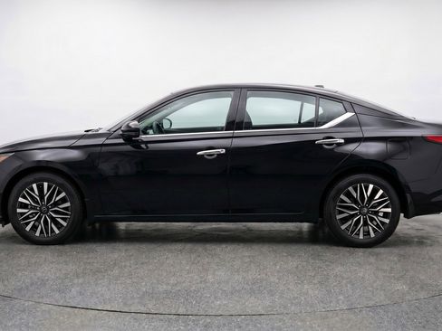 Used 2025 Nissan Altima 2.5 SV FWD image 5