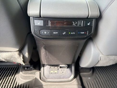 Used 2020 Toyota Highlander Platinum AWD/4WD image 20