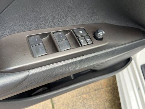 Used 2024 Toyota Camry SE image 39