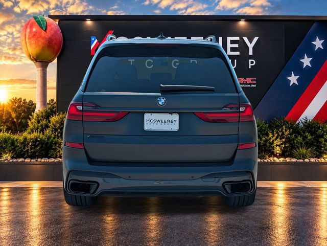 Used 2022 BMW X7 xDrive40i w/ M Sport Package AWD/4WD image 4