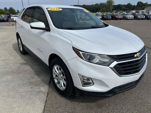 Used 2018 Chevrolet Equinox LT FWD image 3