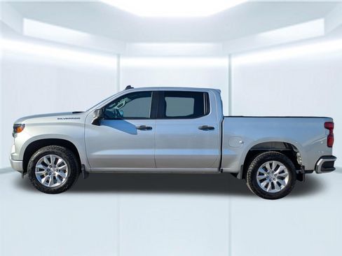 Used 2022 Chevrolet Silverado 1500 Custom RWD image 2