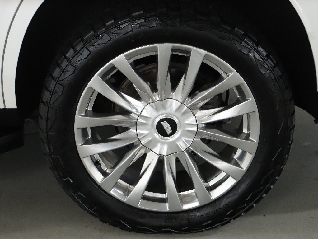 Used 2023 Cadillac Escalade Premium Luxury AWD/4WD image 47