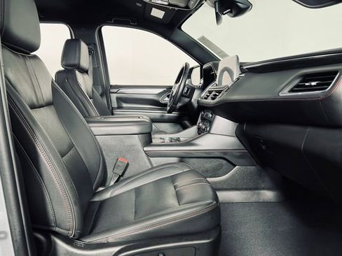 Used 2024 Chevrolet Suburban RST w/ Luxury Package image 16