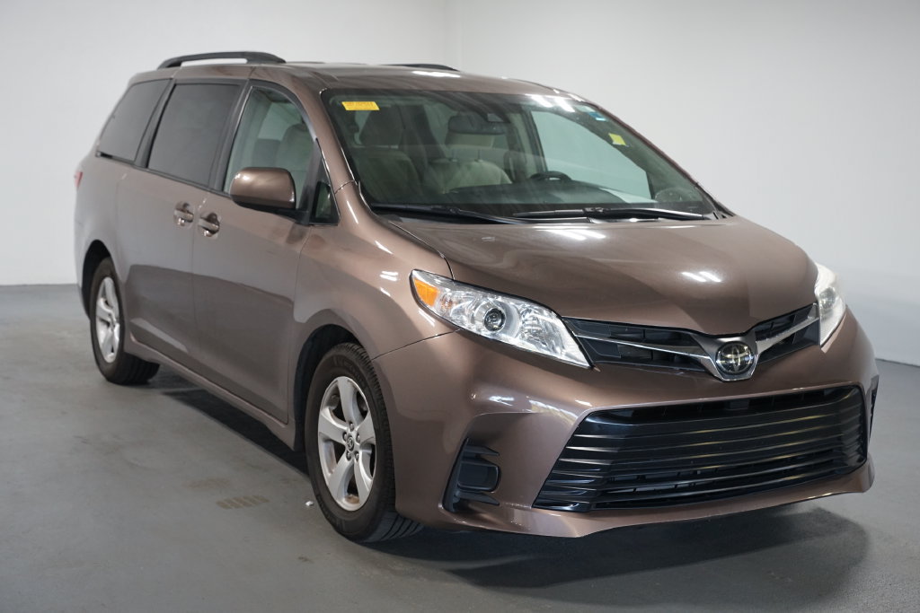Used 2020 Toyota Sienna LE FWD image 3