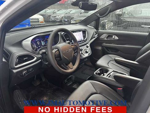 Used 2024 Chrysler Pacifica Touring-L w/ S Appearance Package AWD/4WD image 2