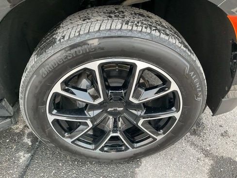 Certified 2024 Chevrolet Suburban RST w/ Luxury Package image 11