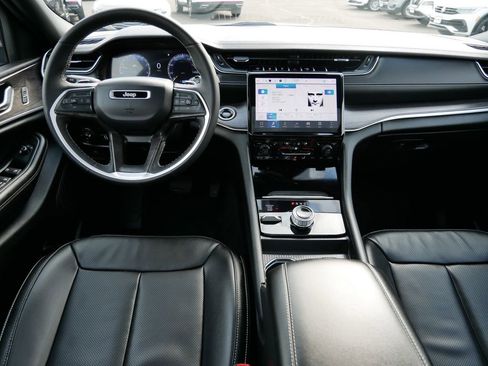 Used 2024 Jeep Grand Cherokee L Limited w/ Luxury Tech Group II image 14