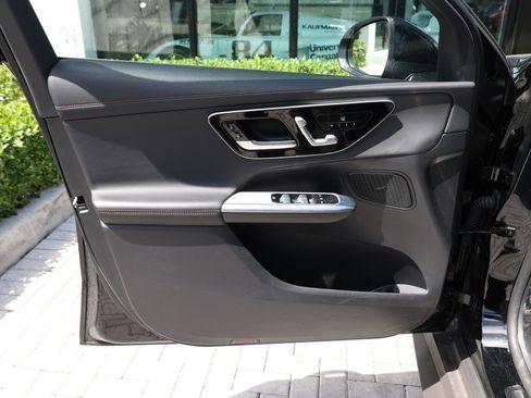 Used 2025 Mercedes-Benz GLC 43 AMG 4MATIC image 11