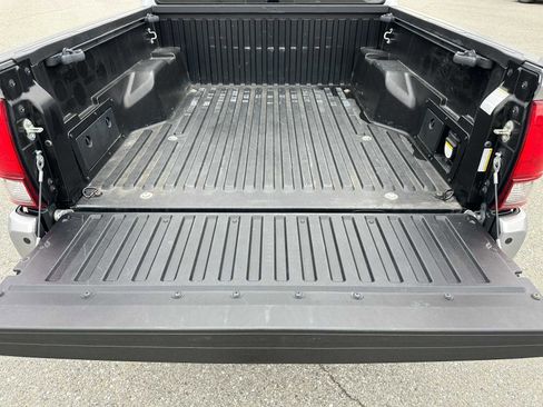 Used 2018 Toyota Tacoma SR image 13