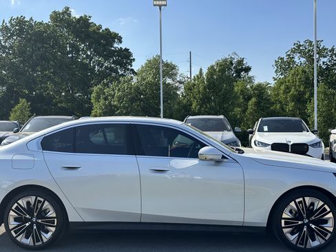 Certified 2024 BMW 530i xDrive w/ Premium Package AWD/4WD image 11