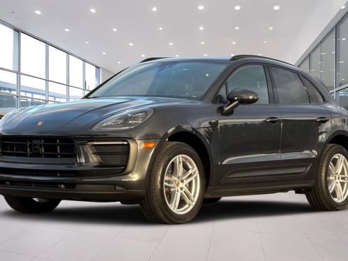 Used 2024 Porsche Macan image 8