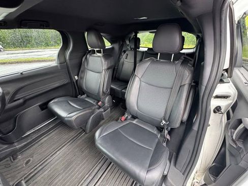 Used 2021 Toyota Sienna XSE w/ XSE Plus Package FWD image 12