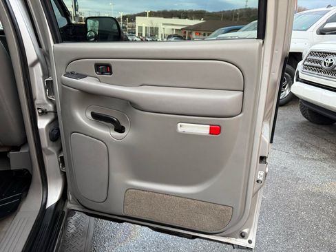 Used 2005 Chevrolet Avalanche 2500 w/ Preferred Equipment Group image 25