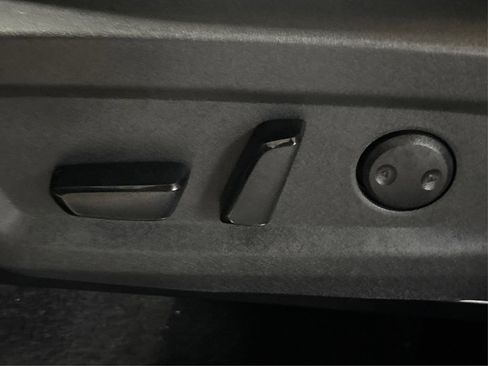 Certified 2025 Nissan Murano SV image 38