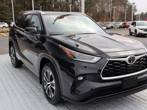 Used 2021 Toyota Highlander XLE image 7