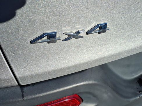 Used 2017 Jeep Cherokee Latitude image 11