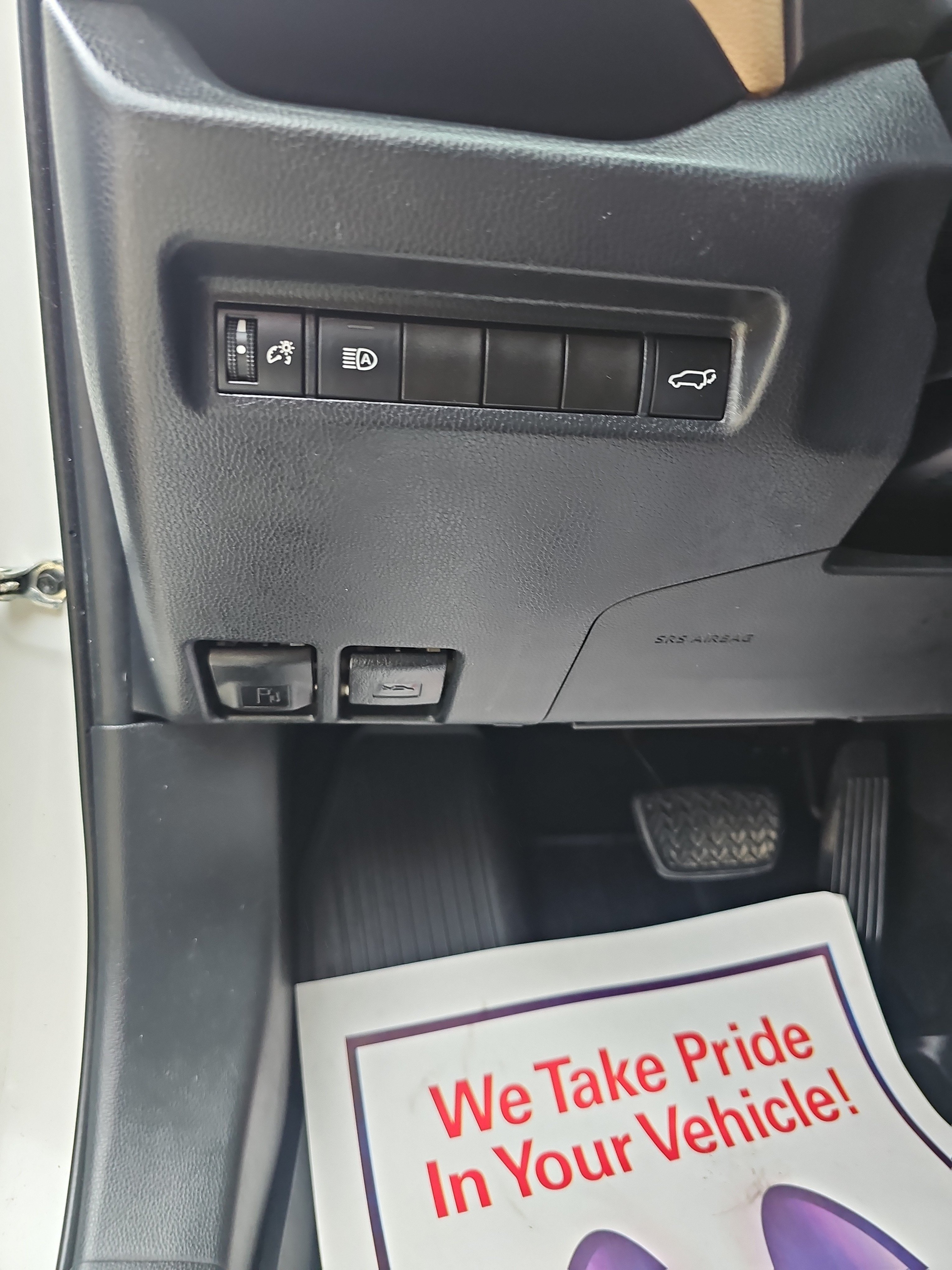 Used 2020 Toyota RAV4 XLE w/ Convenience Package FWD image 22