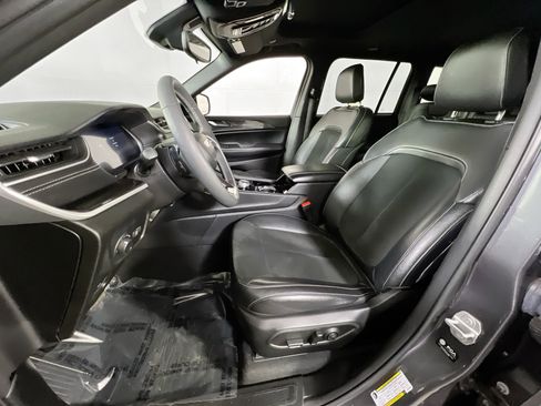 Used 2023 Jeep Grand Cherokee Altitude AWD/4WD image 20