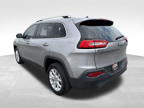 Used 2018 Jeep Cherokee Latitude Plus image 5