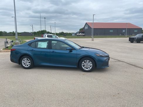 Used 2026 Toyota Camry LE w/ Convenience Package FWD image 8