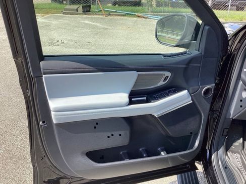 New 2025 Ford Expedition Platinum image 32