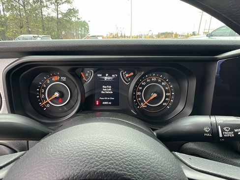 Used 2024 Jeep Wrangler Sport image 27