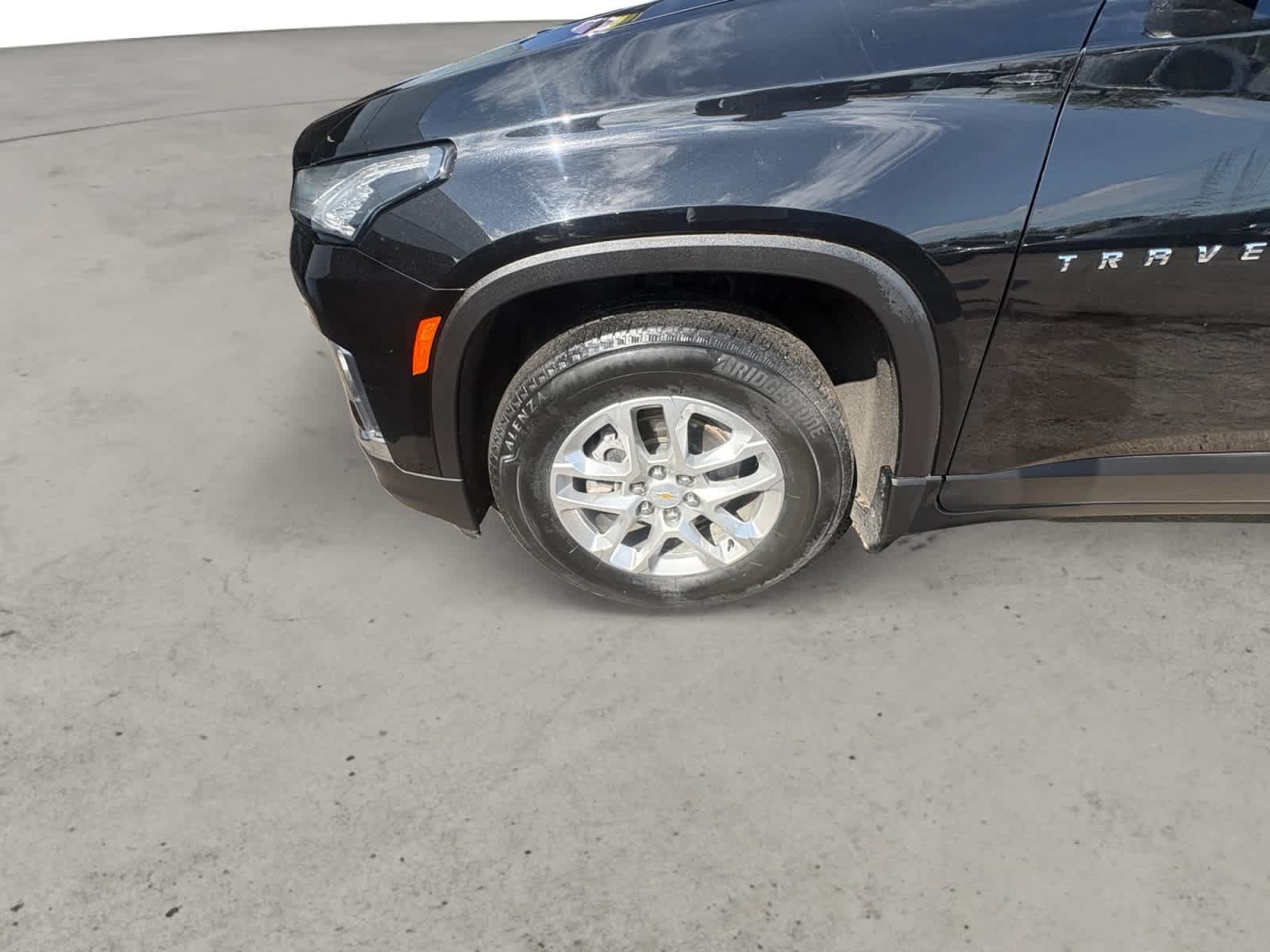 Used 2023 Chevrolet Traverse LS AWD/4WD image 9