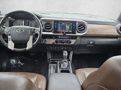 Used 2016 Toyota Tacoma Limited w/ Towing Package image 18