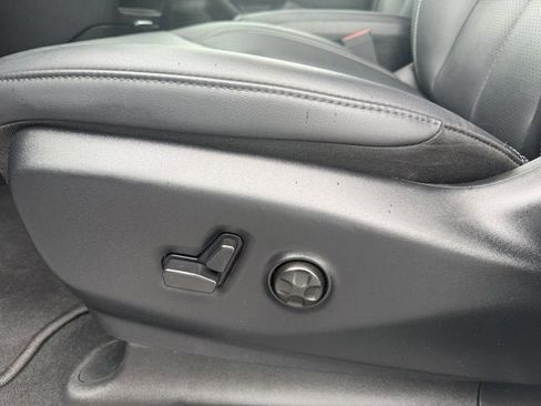 Used 2025 Chrysler Pacifica Select FWD image 10