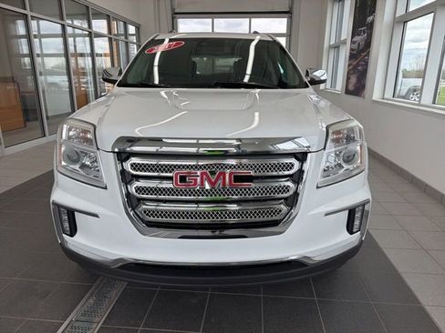 Used 2017 GMC Terrain SLE w/ Technology Package FWD image 2