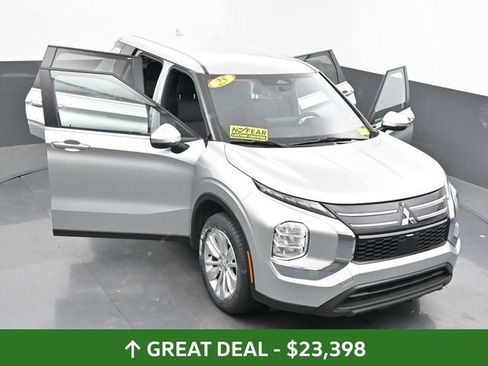Used 2025 Mitsubishi Outlander ES image 61