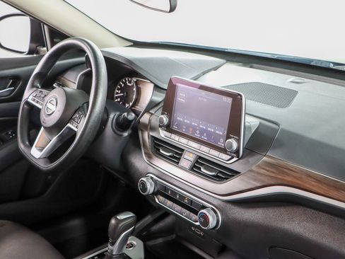 Used 2024 Nissan Altima 2.5 SV FWD image 25
