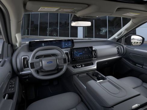 New 2025 Ford Expedition Active image 9