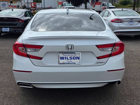 Used 2018 Honda Accord Sport image 8