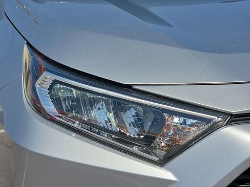 Used 2021 Toyota RAV4 XLE AWD/4WD image 8