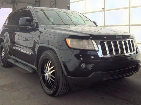 Used 2011 Jeep Grand Cherokee Laredo image 3