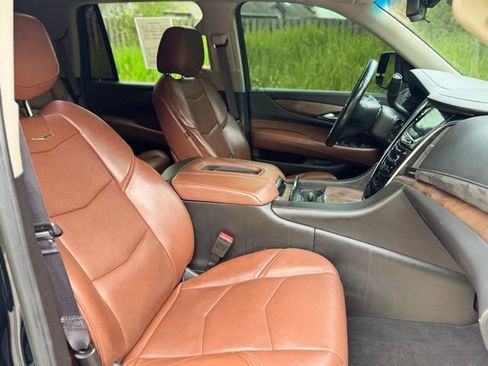 Used 2017 Cadillac Escalade Premium Luxury w/ LPO, Radiant Package AWD/4WD image 21