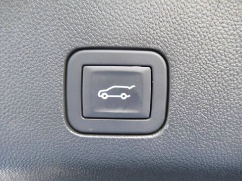 Used 2025 Chevrolet Tahoe Z71 AWD/4WD image 36