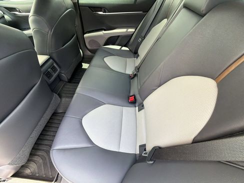 Used 2020 Toyota Camry XLE FWD image 30